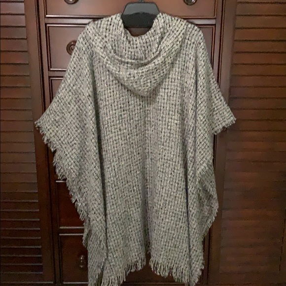 Hooded Poncho - Picture 5 of 5